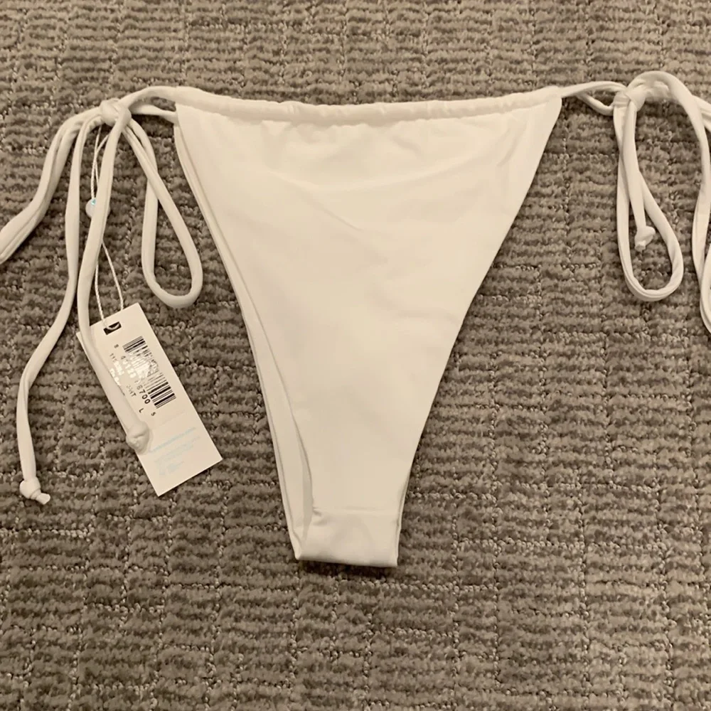 Frankies Bikinis Tia String Bikini Bottom L